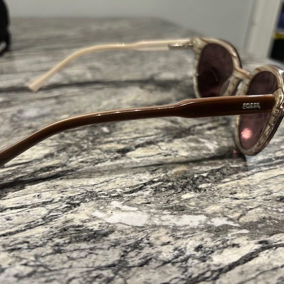 Fossil Brown Sunglasses - Picture 3 of 9